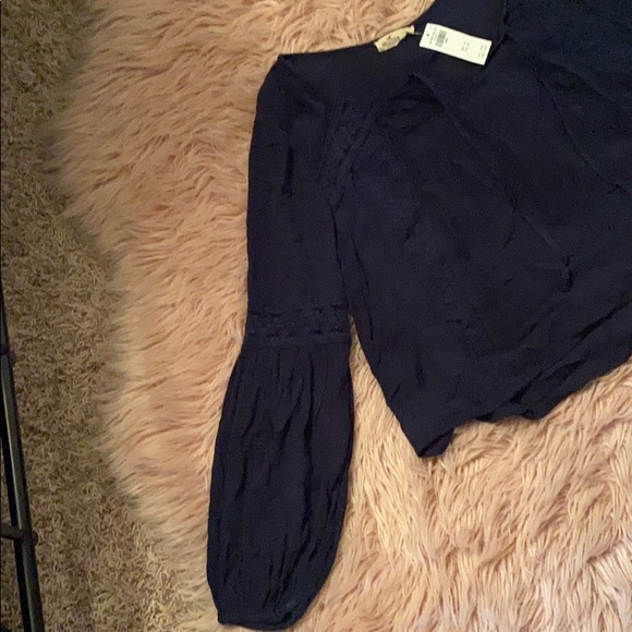 Hollister top - Picture 3 of 4